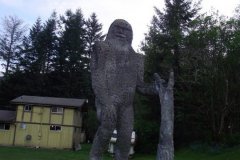 1_bigfoot-statue-near-mt-saint-helens-washington-small
